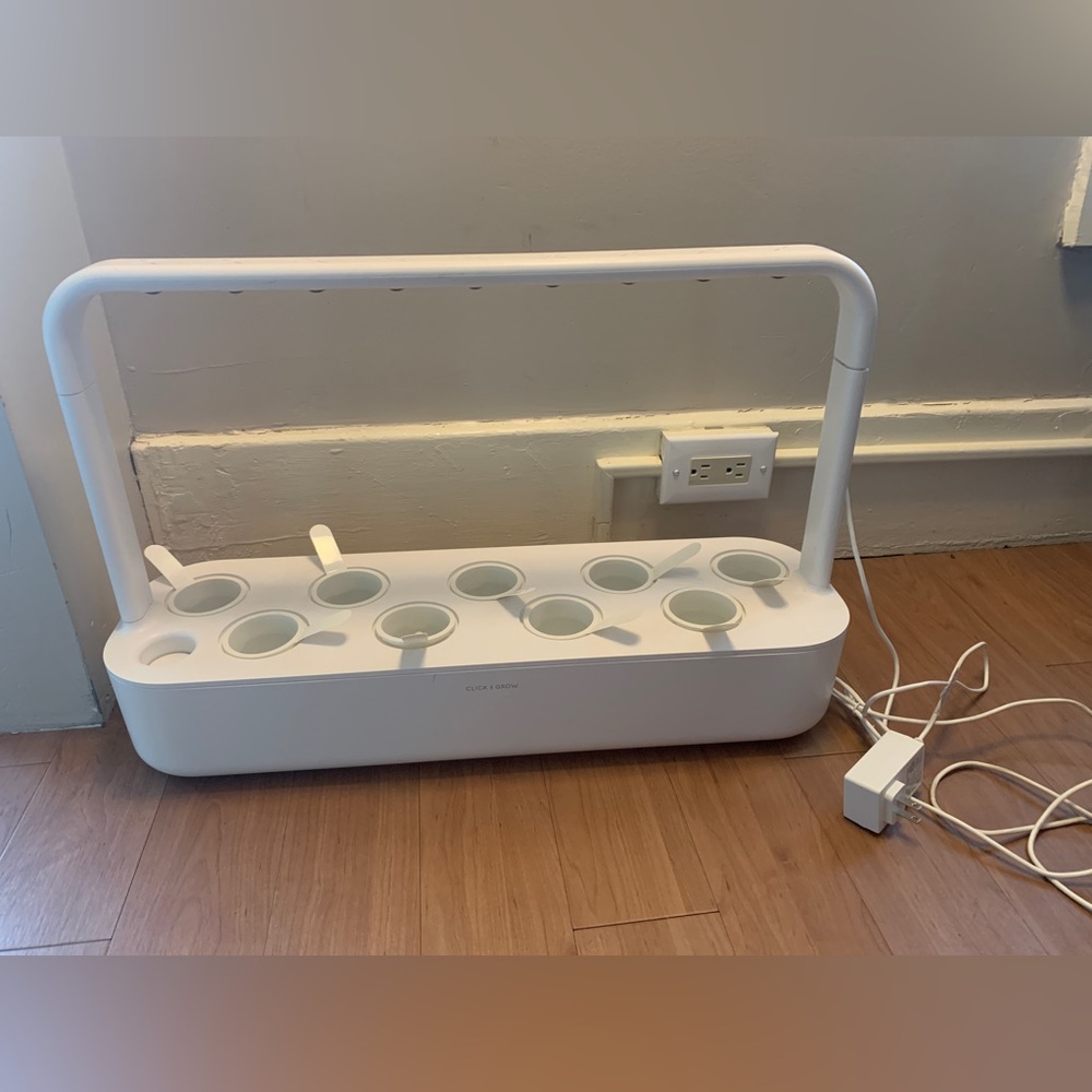 Click And Grow Smart Garden 9 Pre-owned